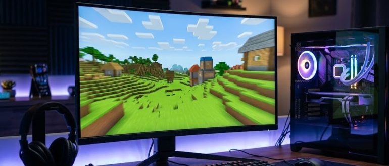 Игровой компьютер с монитором, на котором плавно работает трёхмерная игра